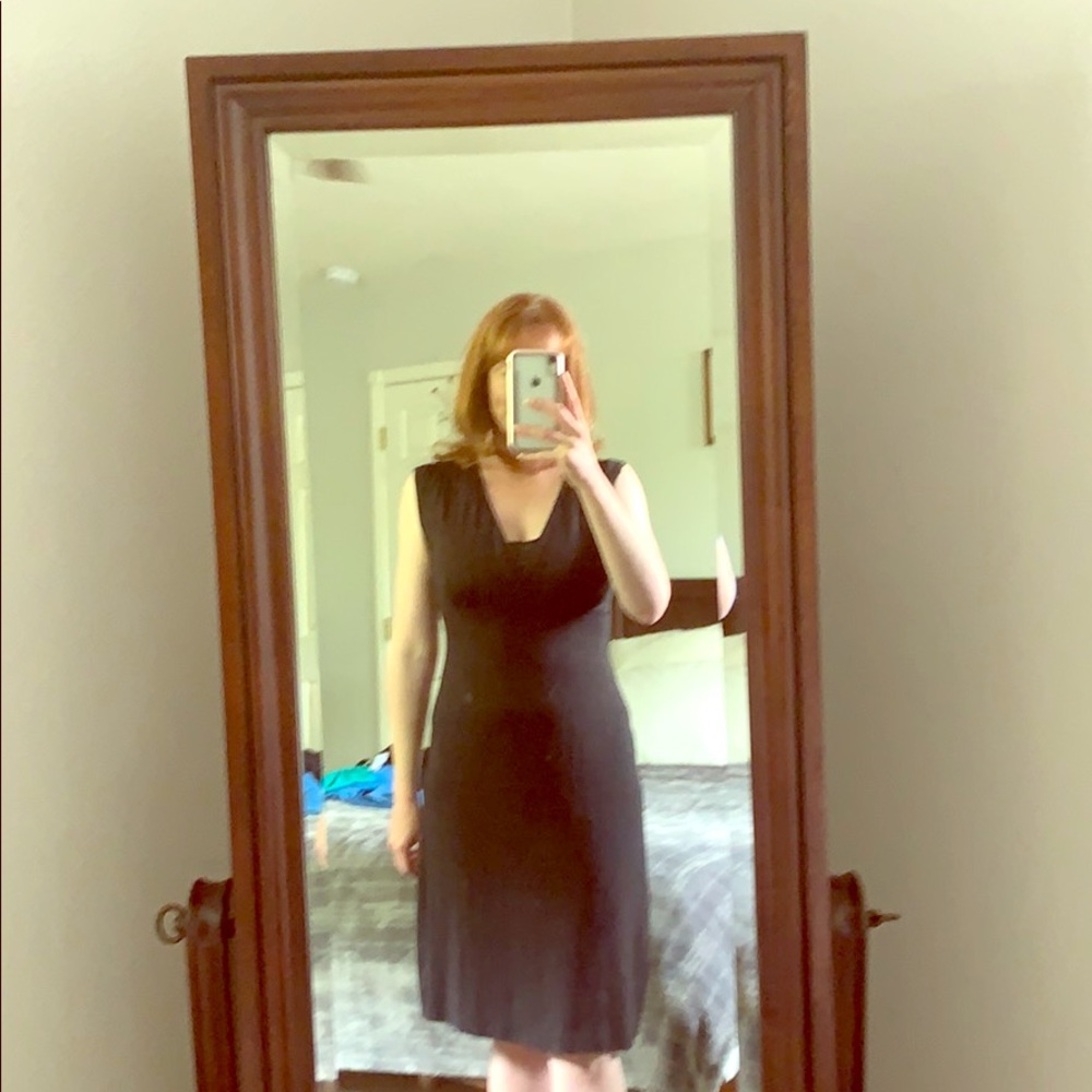 Knit shift dress is in EUC condition